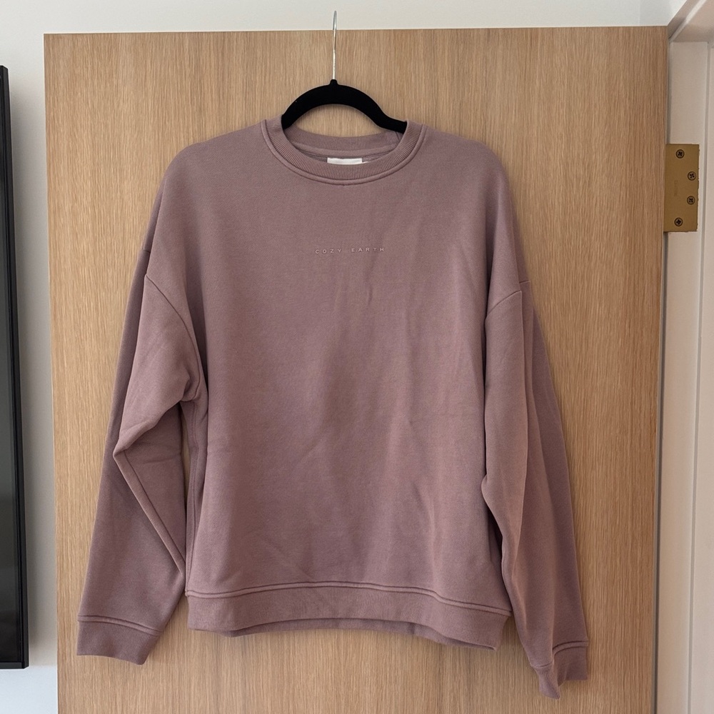 Cozy Earth City Scape Crewneck Sweatshirt. Size M. Light Purple. New w/o tags